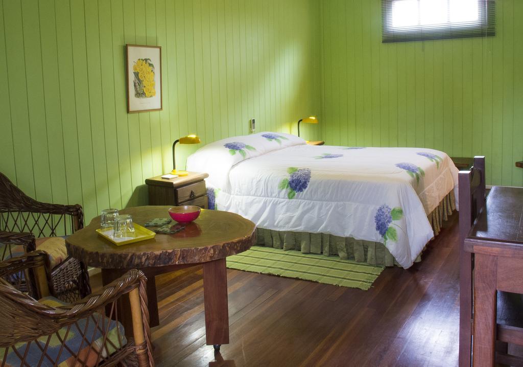 Secret Garden Iguazu Bed & Breakfast ปูแอร์โตอีกวาซู ภายนอก รูปภาพ
