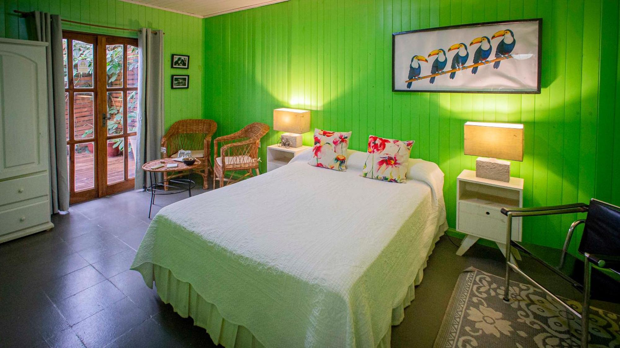 Secret Garden Iguazu Bed & Breakfast ปูแอร์โตอีกวาซู ภายนอก รูปภาพ
