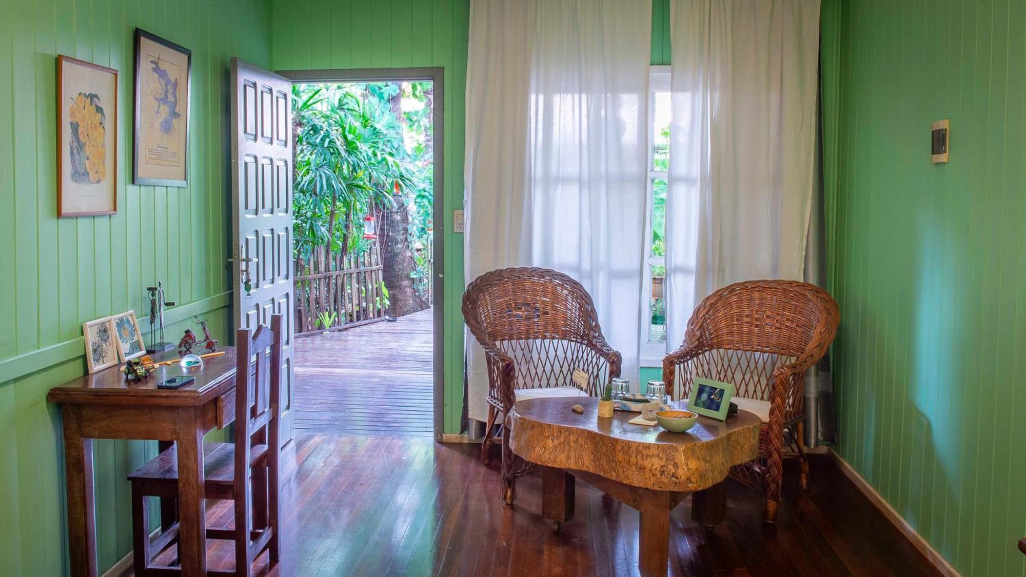 Secret Garden Iguazu Bed & Breakfast ปูแอร์โตอีกวาซู ภายนอก รูปภาพ