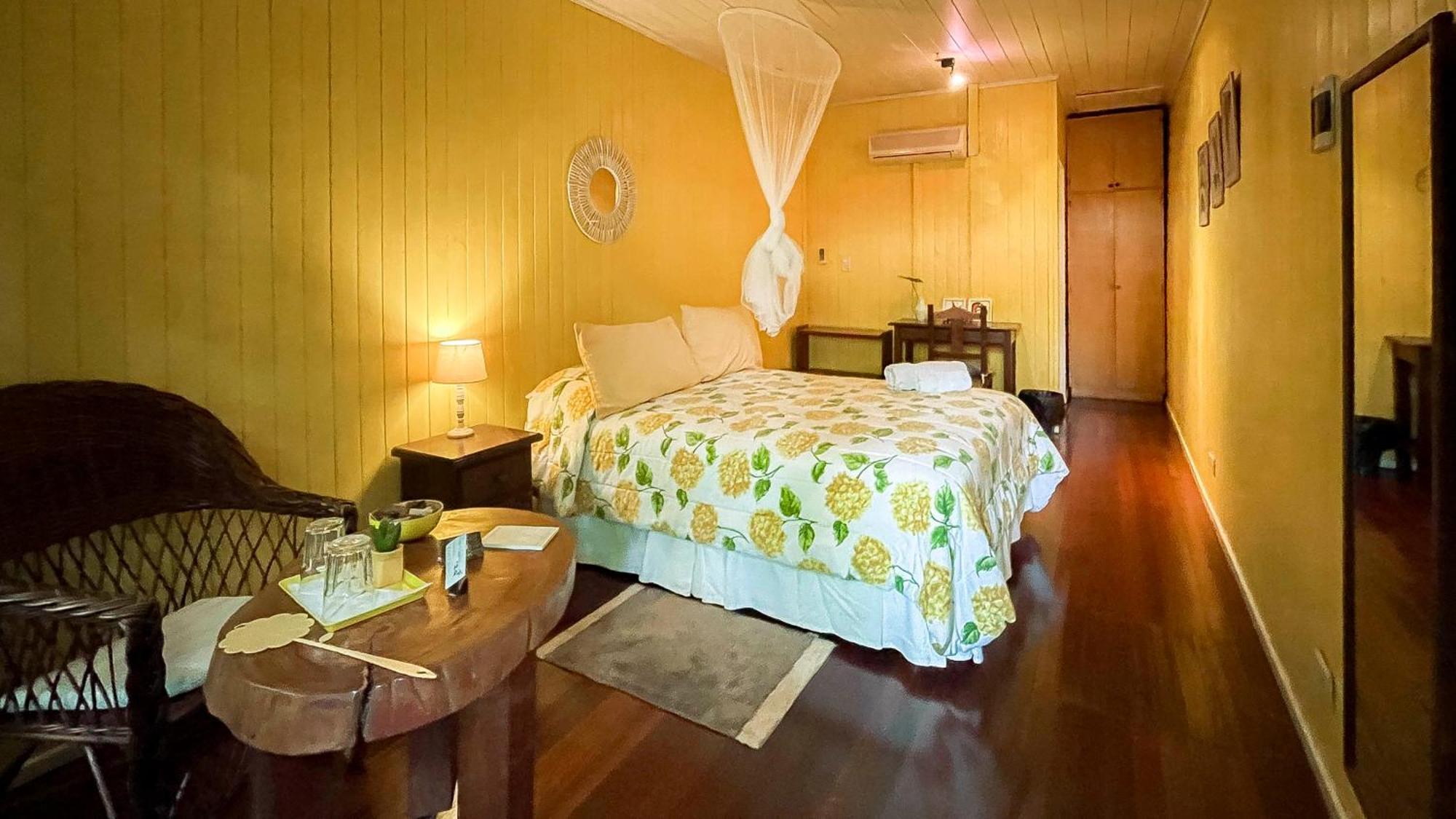 Secret Garden Iguazu Bed & Breakfast ปูแอร์โตอีกวาซู ภายนอก รูปภาพ