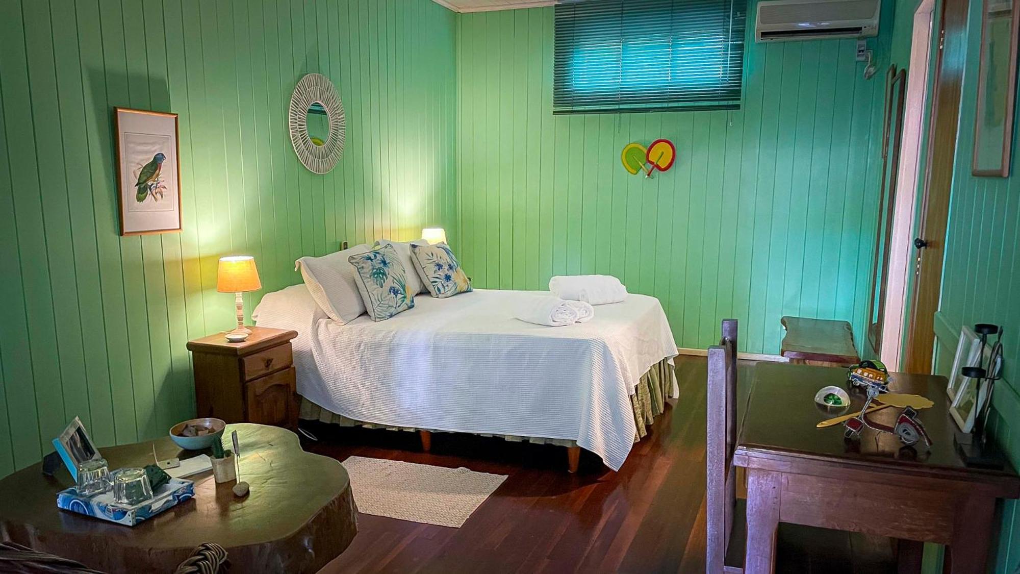 Secret Garden Iguazu Bed & Breakfast ปูแอร์โตอีกวาซู ภายนอก รูปภาพ