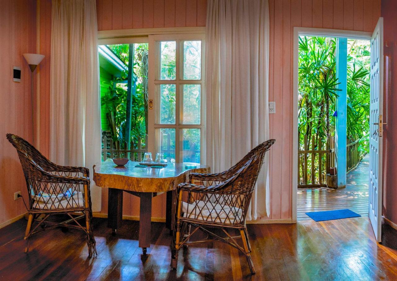 Secret Garden Iguazu Bed & Breakfast ปูแอร์โตอีกวาซู ภายนอก รูปภาพ
