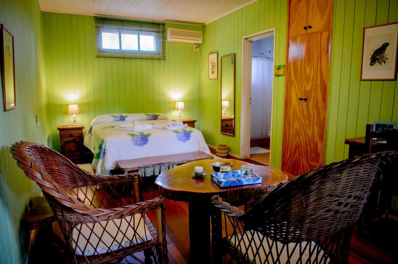 Secret Garden Iguazu Bed & Breakfast ปูแอร์โตอีกวาซู ภายนอก รูปภาพ